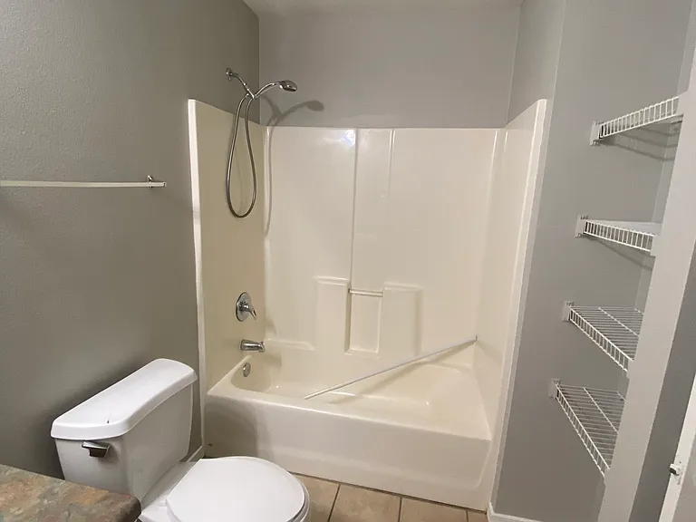 190 Scholars Ct #A — Photo 3