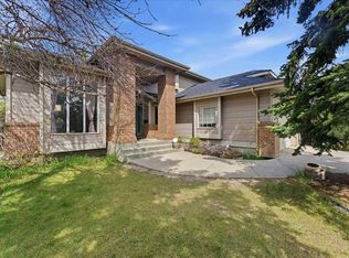 13919 E Evergreen St SW, Calgary, AB T2Y 2X4