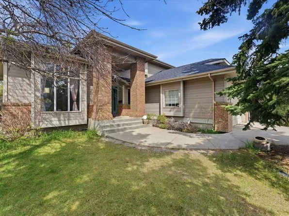13919 E Evergreen St SW, Calgary, AB T2Y 2X4