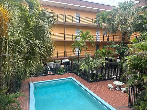 2nd image of 365 NE 125th St APT 401