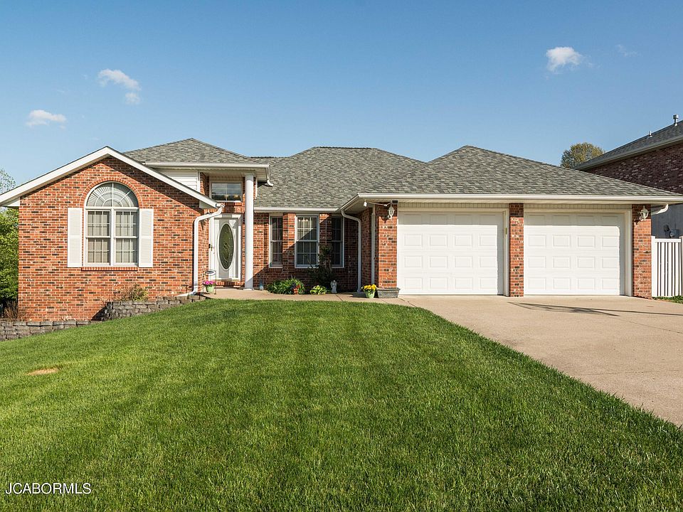 1st image of 925 Amethyst Ln