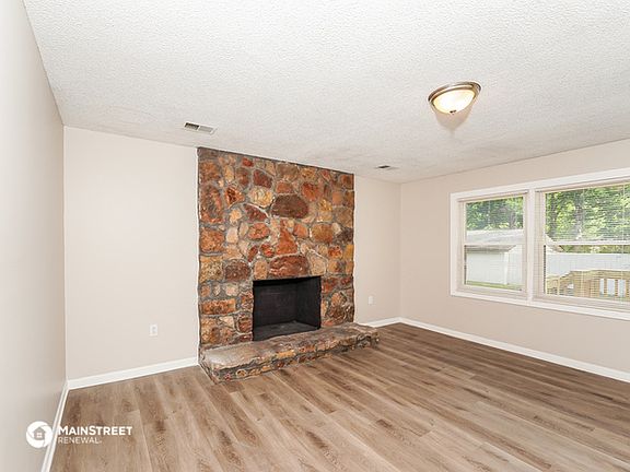 3rd image of 324 Plaza Dr