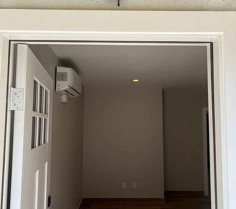 1st image of 20301 Cohasset St APT 4