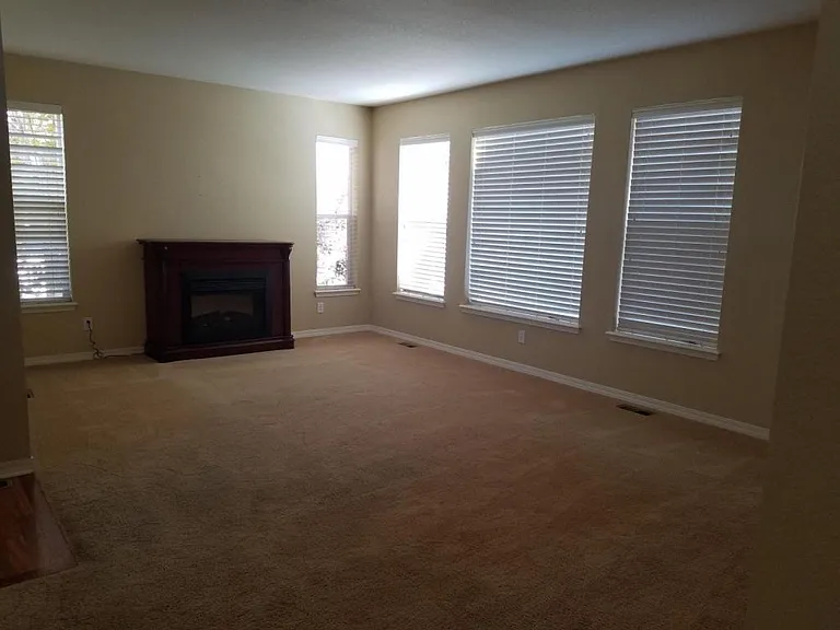2370 Windmill Dr — Photo 5