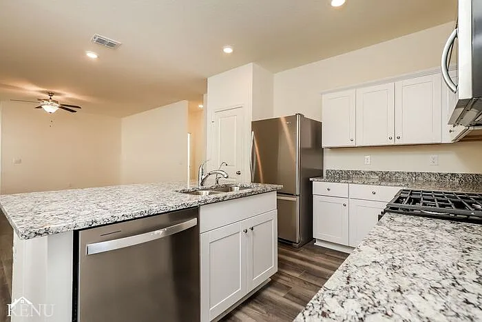 3 bed, 2.0 bath, 1401 sqft, $1,735 — Photo 4
