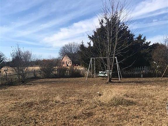 4th image of 204 Gunnar Ln