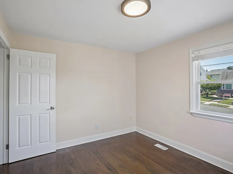 54 Allan Dr — Photo 12