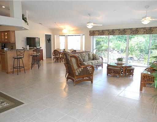 4th image of 67 Broadmoor Ln