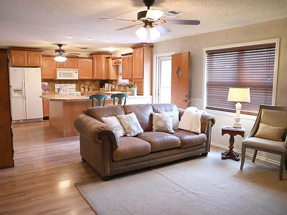 4th image of 1009 N Betsy Dr