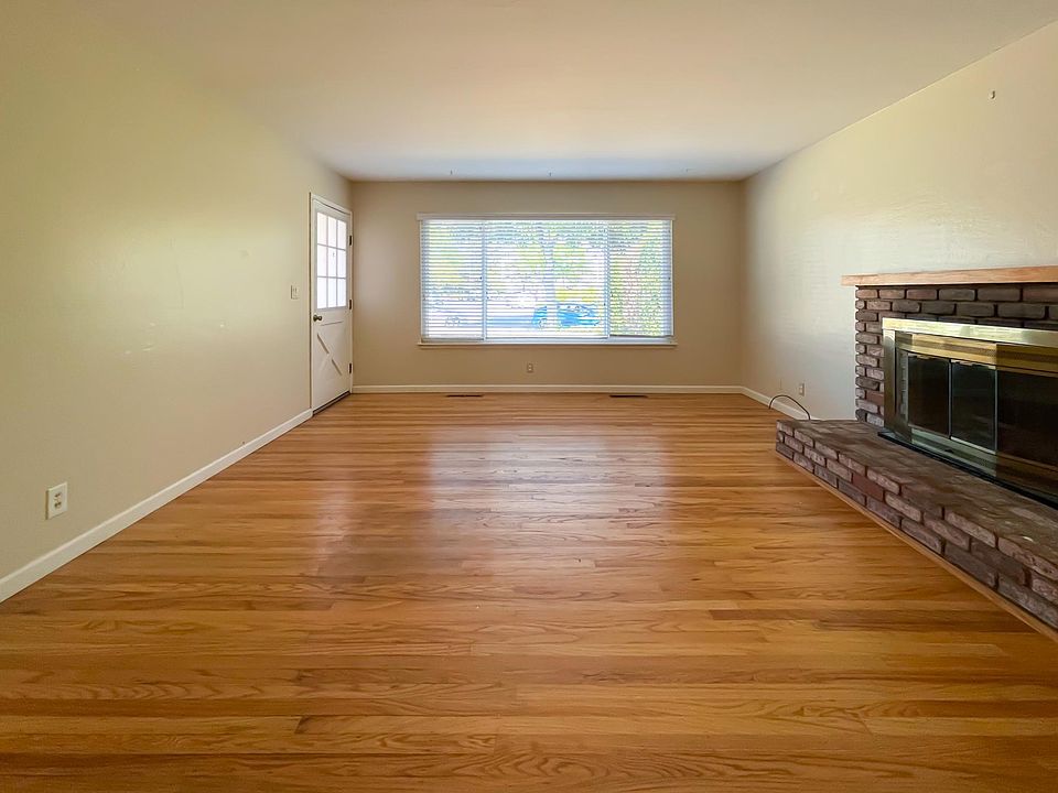1st image of 732 Golden Oak Ct