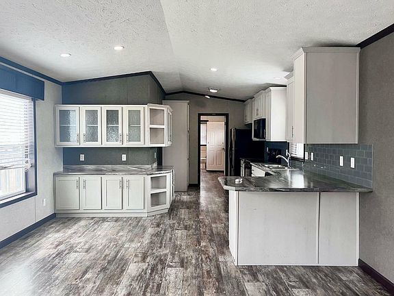 4th image of 133 Jarvis St #77