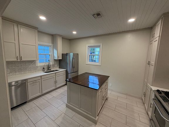 3rd image of 315 Adrienne St