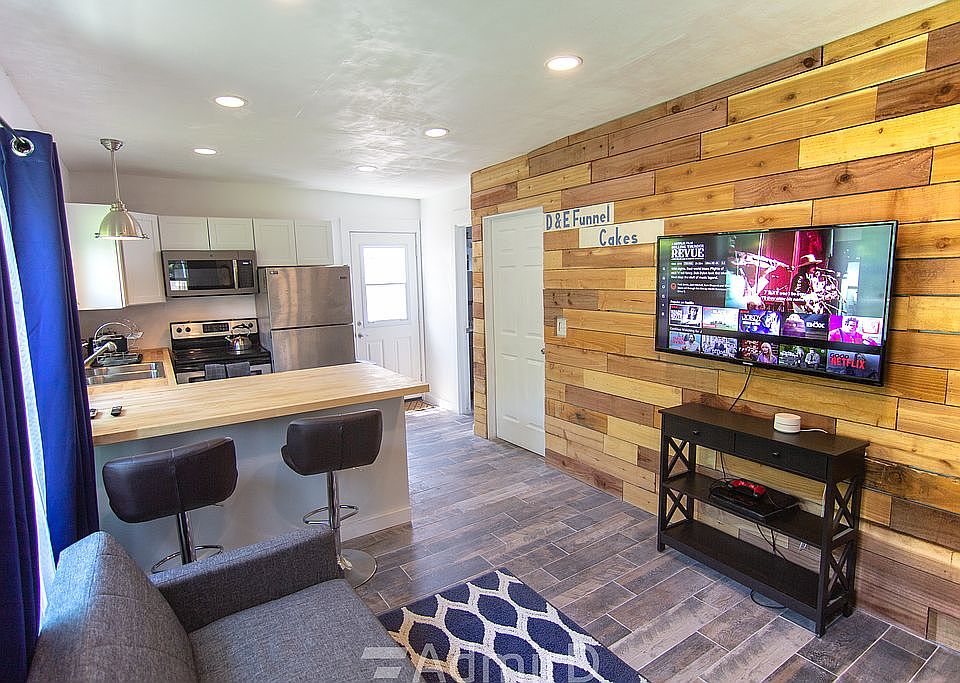 1st image of 4626 Larkspur Ln