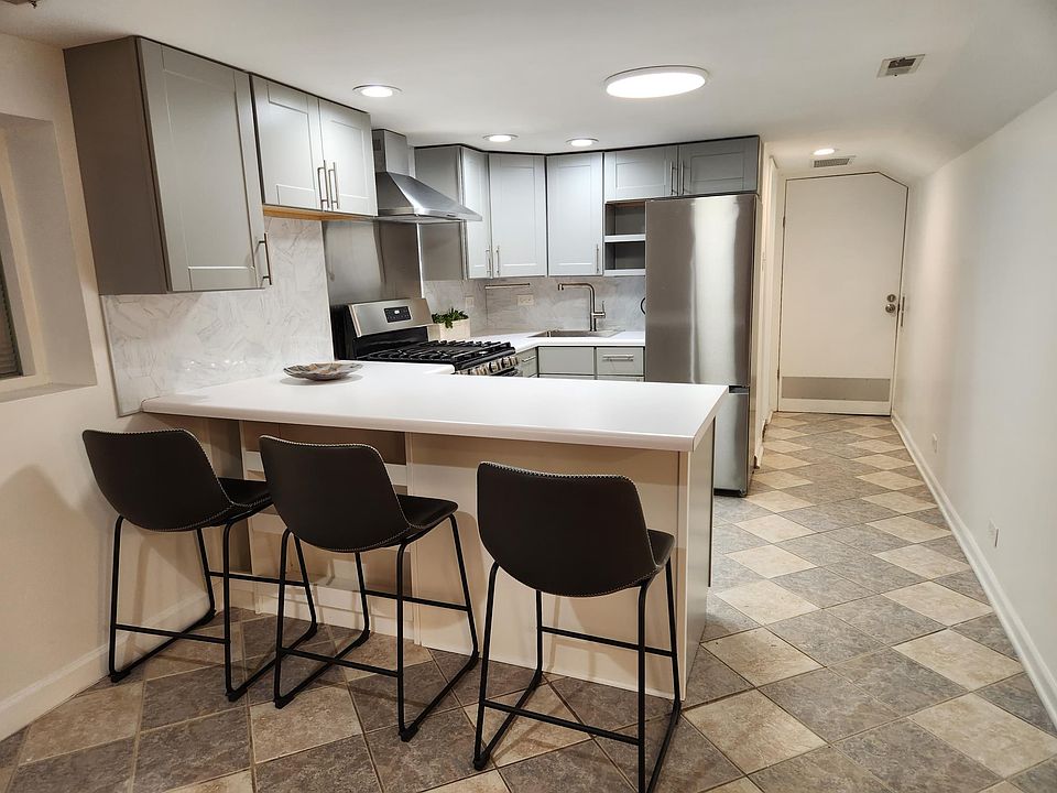 1st image of 4636 N Drake Ave #G