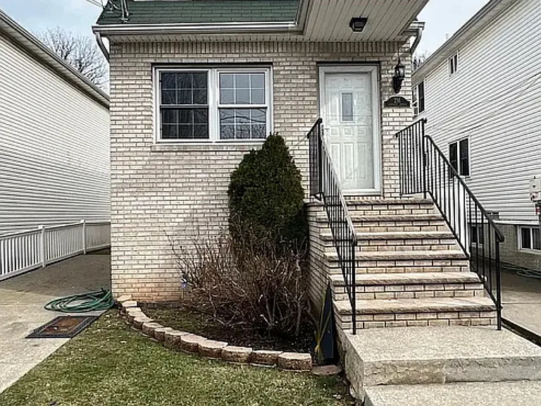 291 Lockman Ave #1 — Photo 3