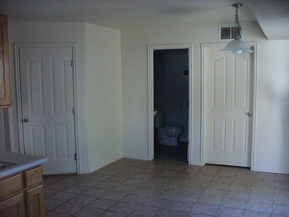 3rd image of 374 E Newsome Park Ln