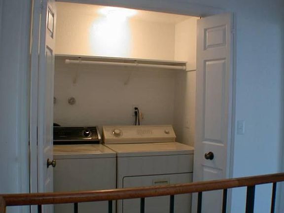 5th image of 1945 N Beachwood Dr #2