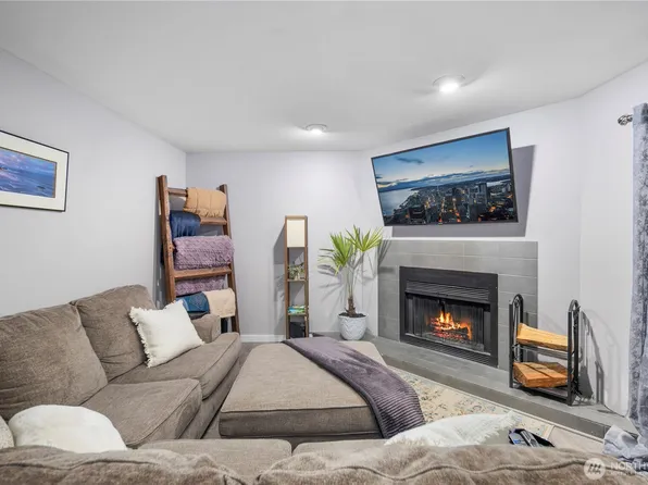 4118 212th Street SW #C103, Mountlake Terrace, WA 98043