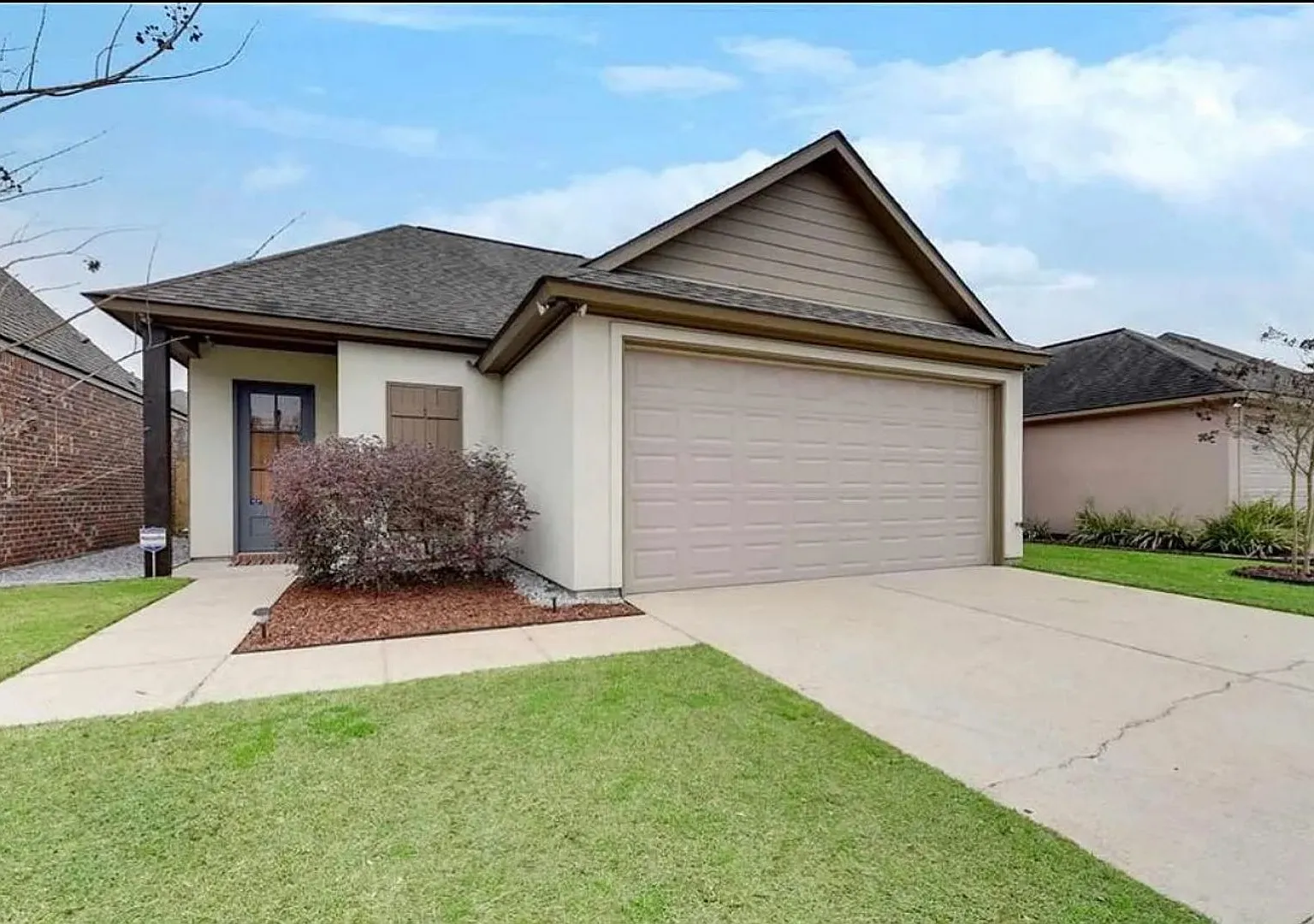 3 Bedroom House in Gated Community — Photo 1