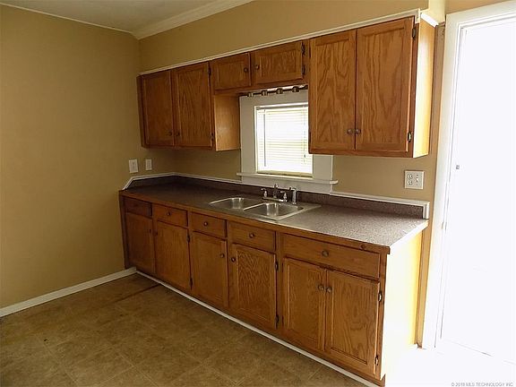 3rd image of 303 E 3rd Ave