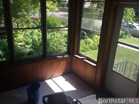2nd image of 293 Sidney St W