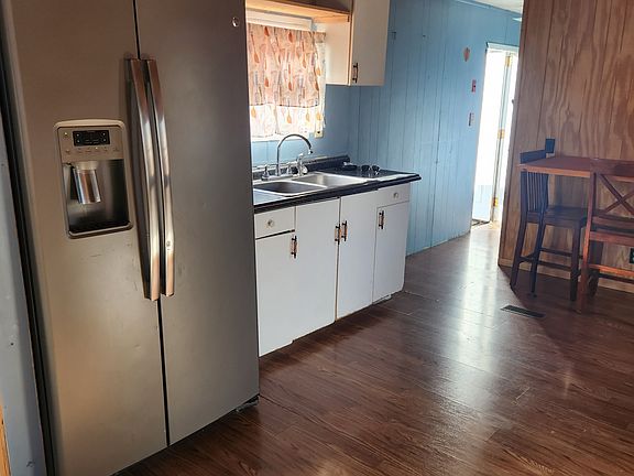 4th image of 9751 Winchester Ave