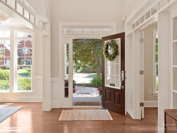 3rd image of 2810 Julian Glen Cir
