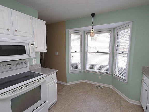 Kitchen on the 1st floor with bay window