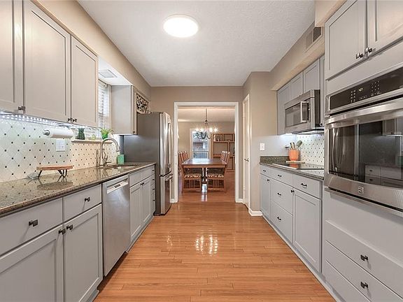5th image of 4172 Medoc Dr