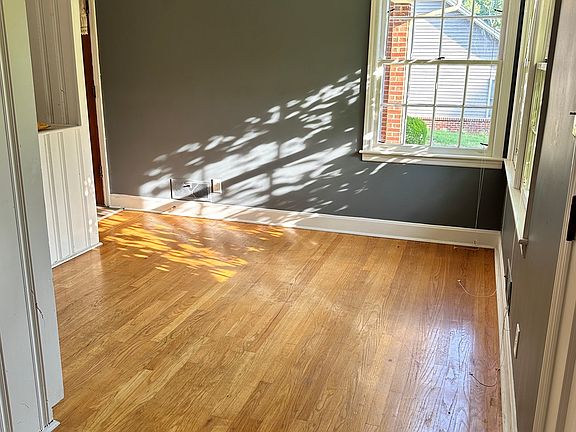 Dining room off kitchen
