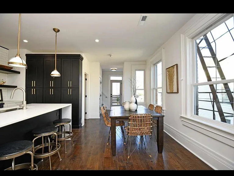 216 E 8th St #2 — Photo 13