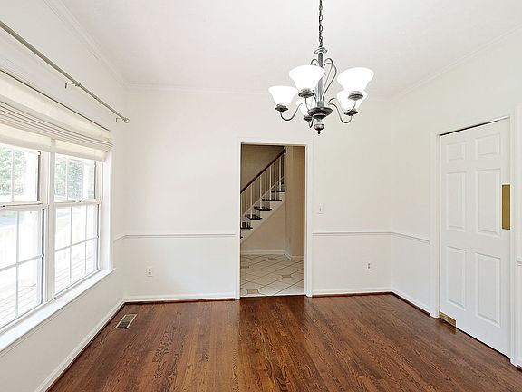 5th image of 100 Fir Tree Ln