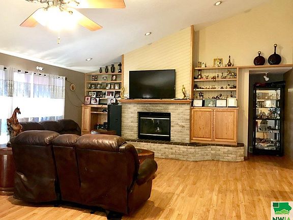 3rd image of 4822 Meadowlark Ln