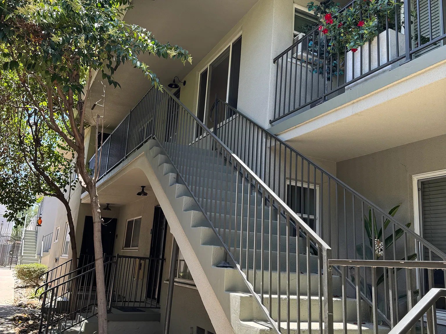 2 bed, 832 sqft, $2,500 — Photo 4