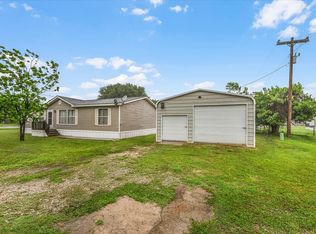 1900 Pelican Dr N, Azle, TX 76020