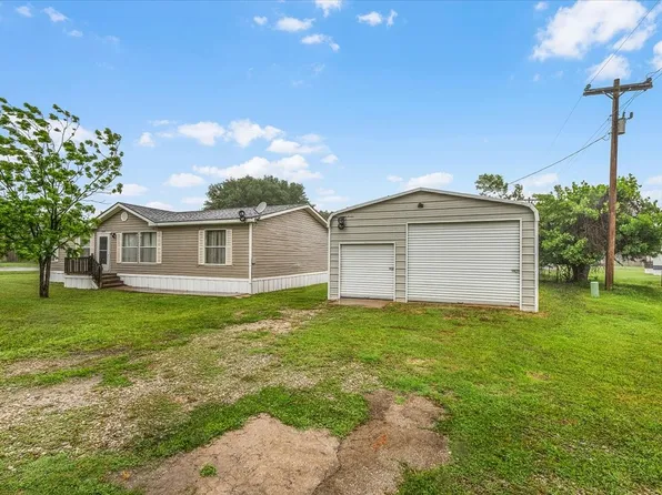 1900 Pelican Dr N, Azle, TX 76020