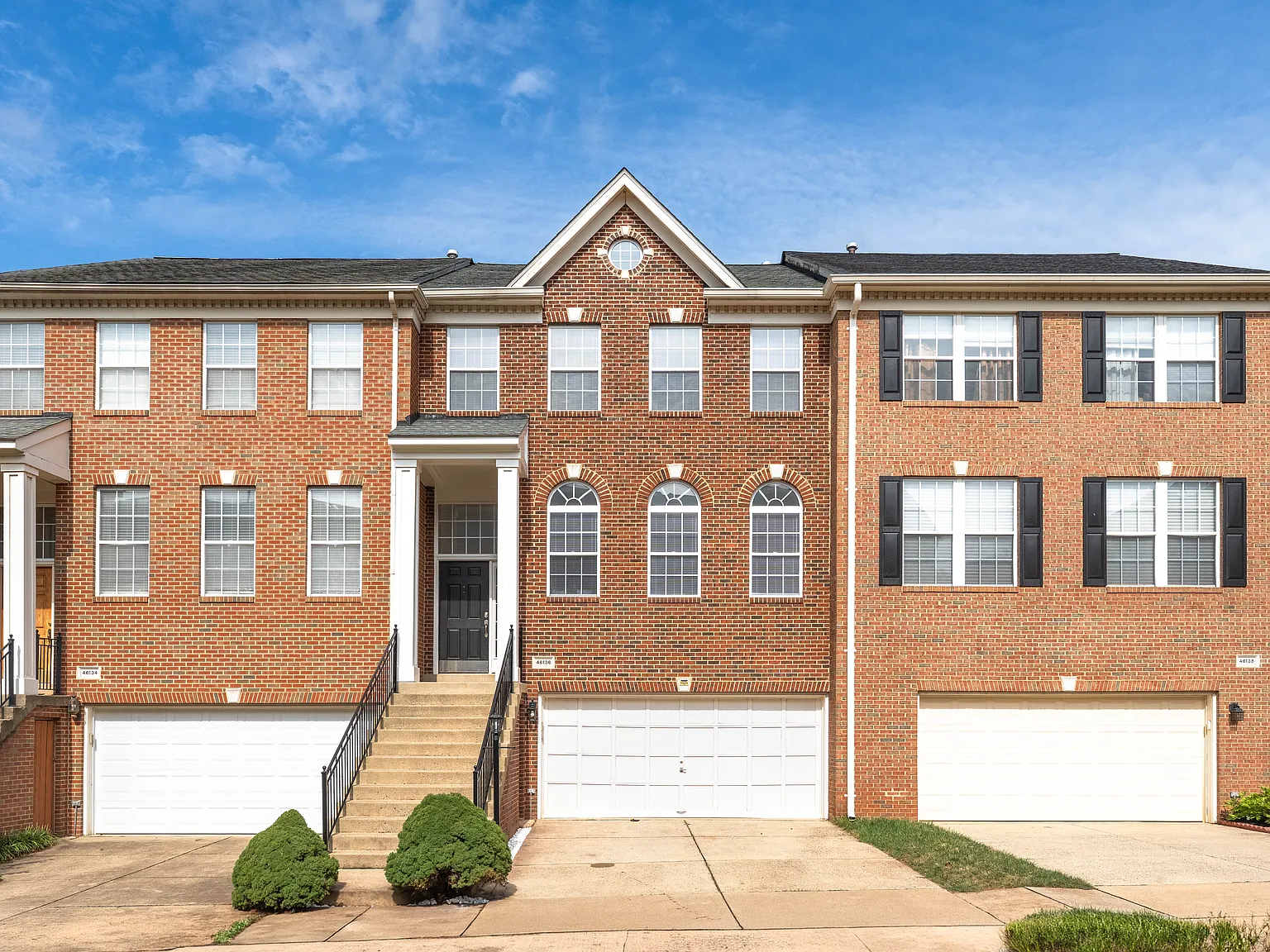 4 bed, 2406 sqft, $4,195 — Photo 2