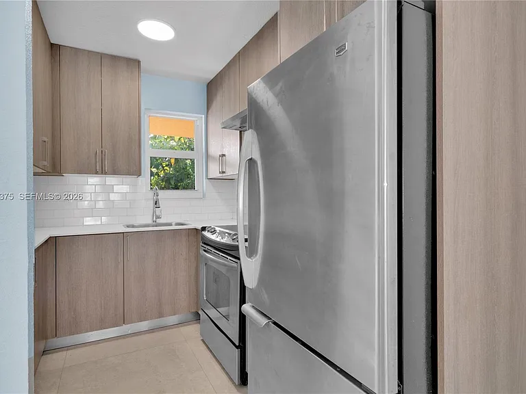 1250 SW 4th St #6 — Photo 13