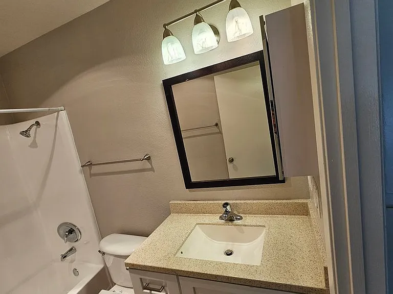 Del Mar Apartment Homes — Photo 41