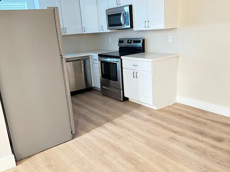 2311 E Hartford Ave #10 — Photo 6