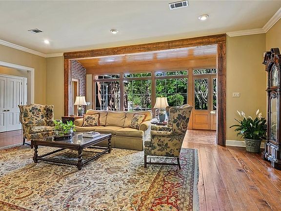 4th image of 7037 Woodstock Dr