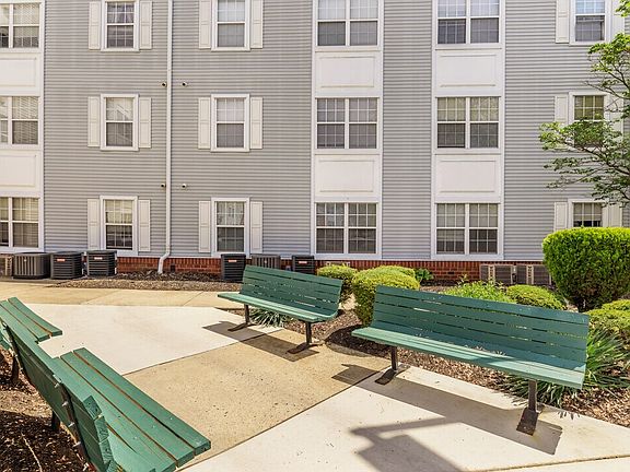3rd image of 2102 Reamer Dr #A1
