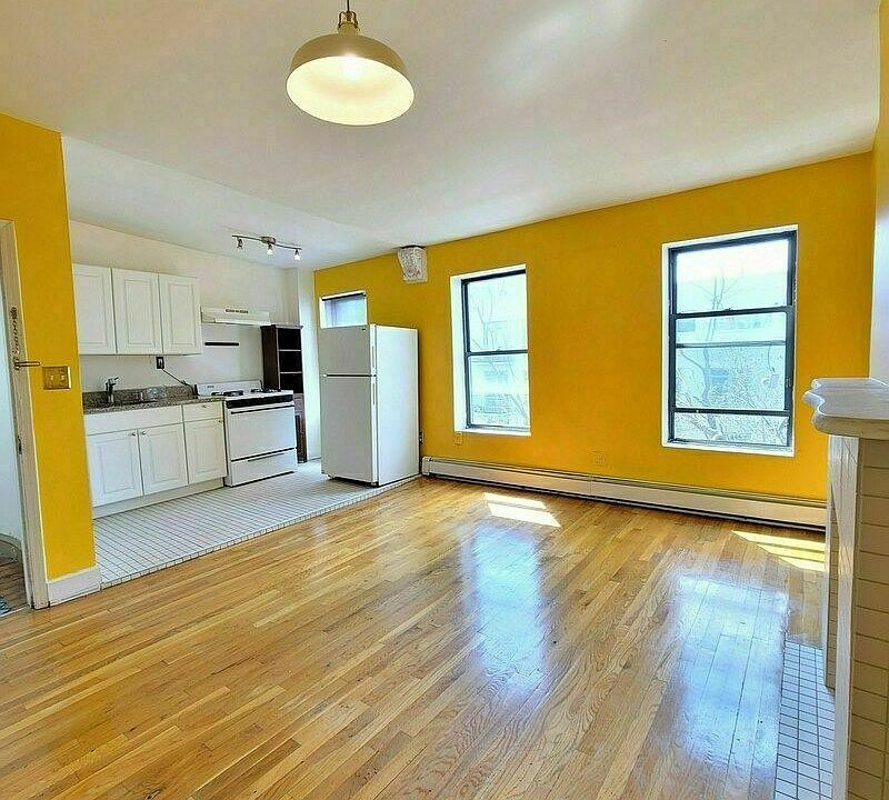1st image of 148 Quincy St #Top