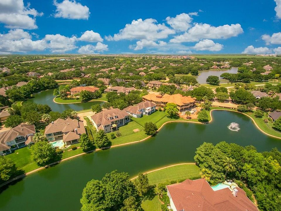 1st image of 44 Lake Mist Dr