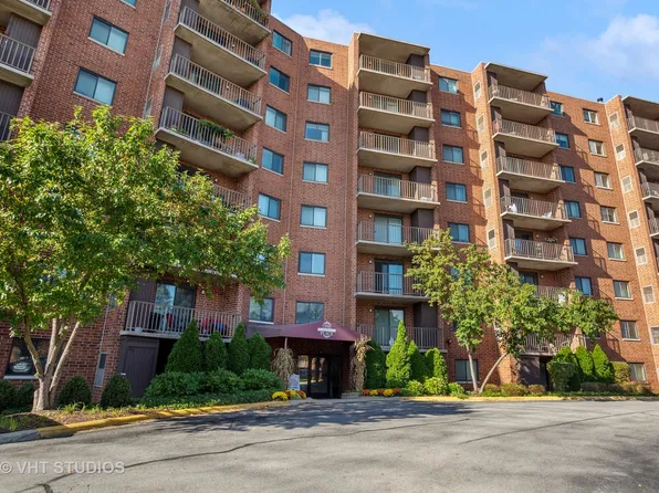 1 Bloomingdale Pl APT 702, Bloomingdale, IL 60108