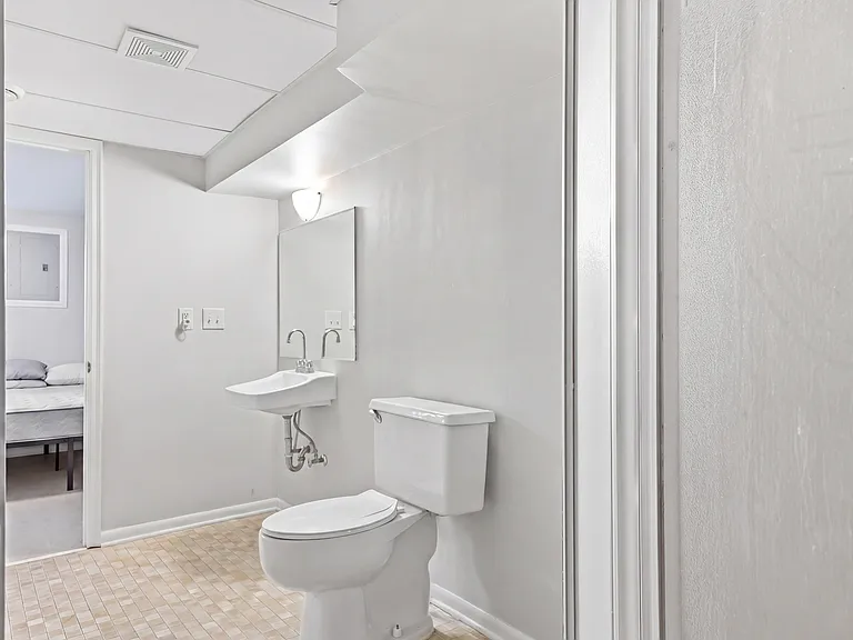 3838 Regent Ave N #3838 — Photo 11