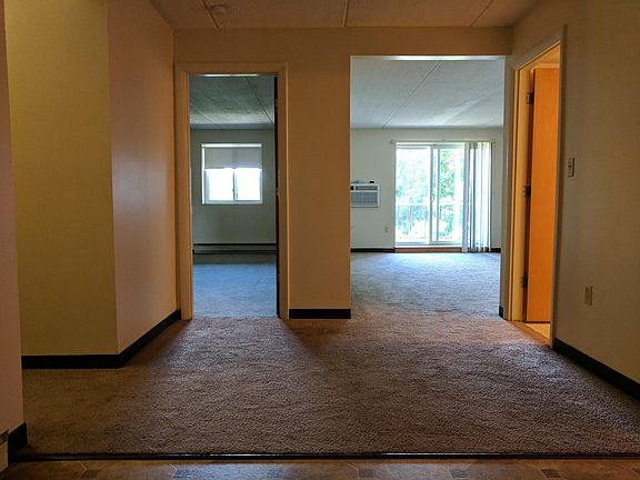 2nd image of 176 Presidents Ln APT 409