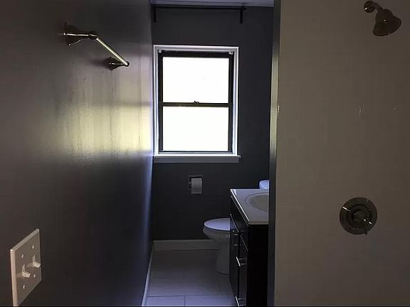 3rd image of 656 W Belden Ave #200