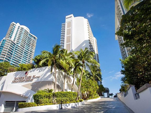 4th image of 17375 Collins Ave #1506