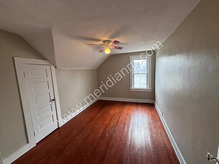 2403 N Clinton St — Photo 14